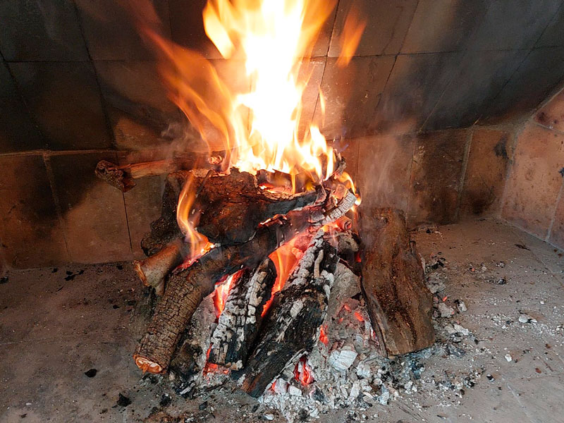 madera obtenida con astilladora de leña hidráulica