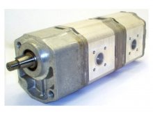 Imagen SNP2/14S SC73+SNP2/11S FR03 Sauer Danfoss bomba hidráulica doble de engranajes 14+11 cc/rev con eje cónico y soporte